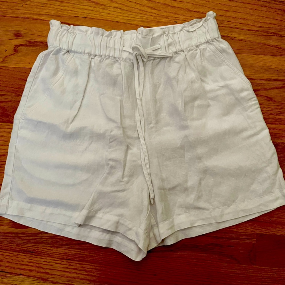 On 34th St. Linen shorts extra small.